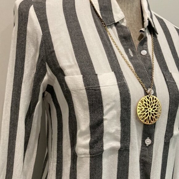 Bp White and Black Striped Button Down Long Sleeve Collared Shirt - Picture 6 of 13